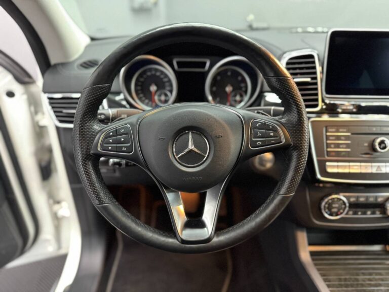 photo-1773055625