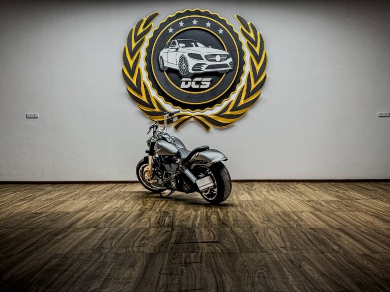 photo-1781345197