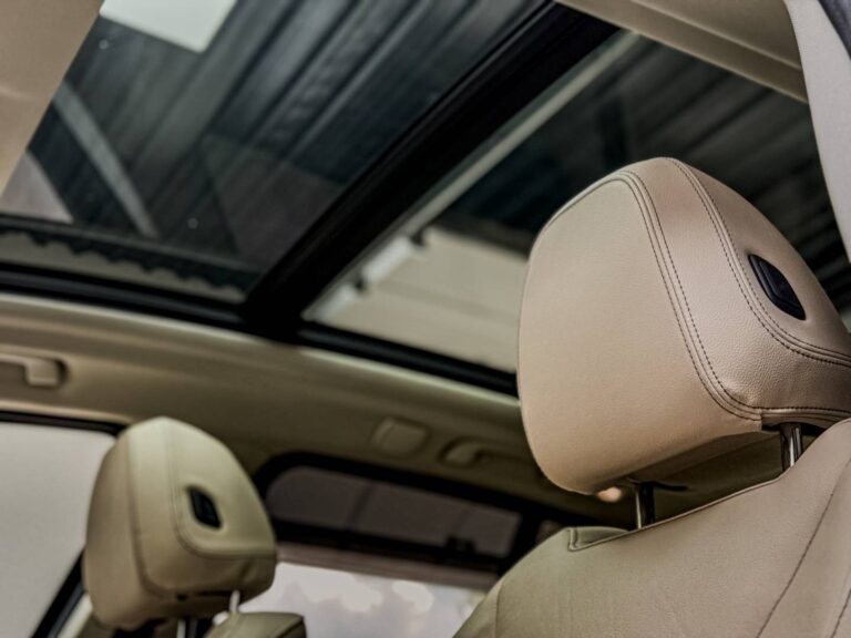 photo-1781345169