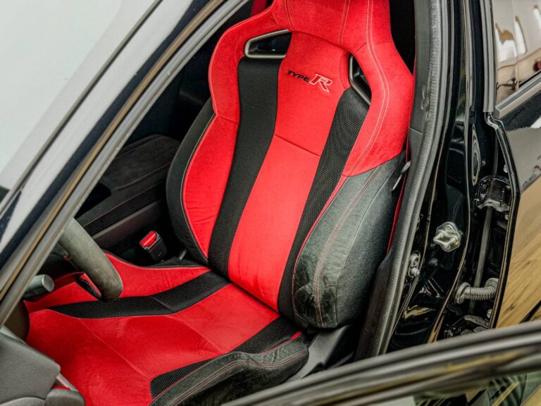 photo-1773971718