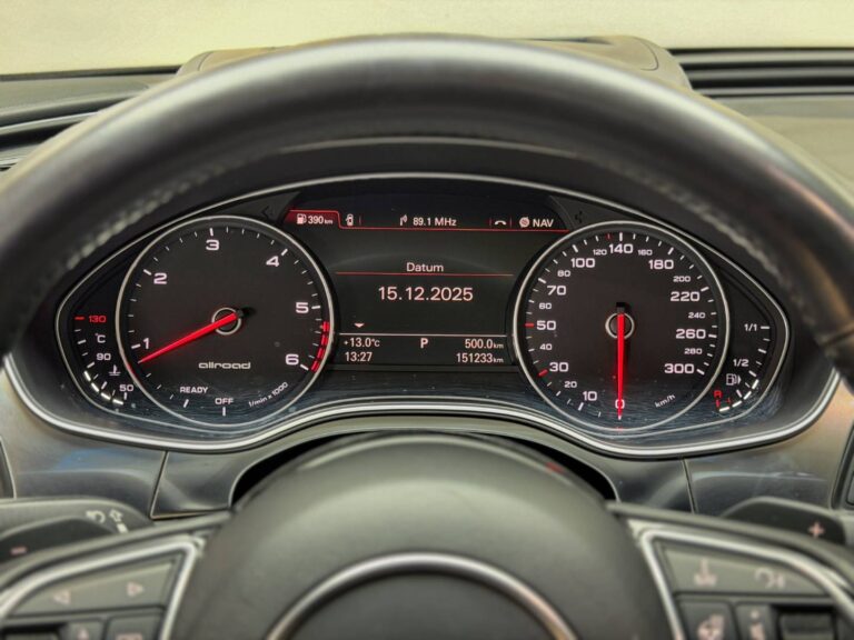 photo-1775124122-1