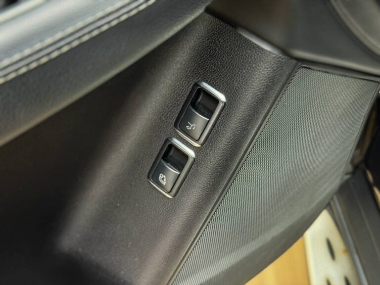 photo-1774864843